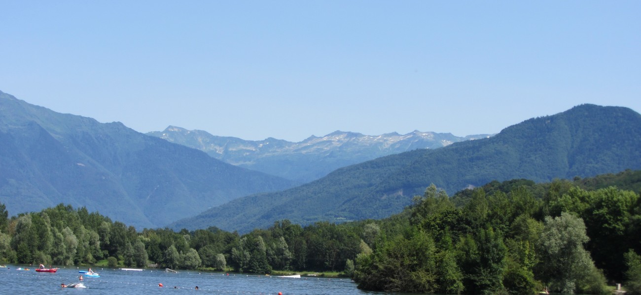 Camping in den Alpen - Der See und das Belledonne-Massiv